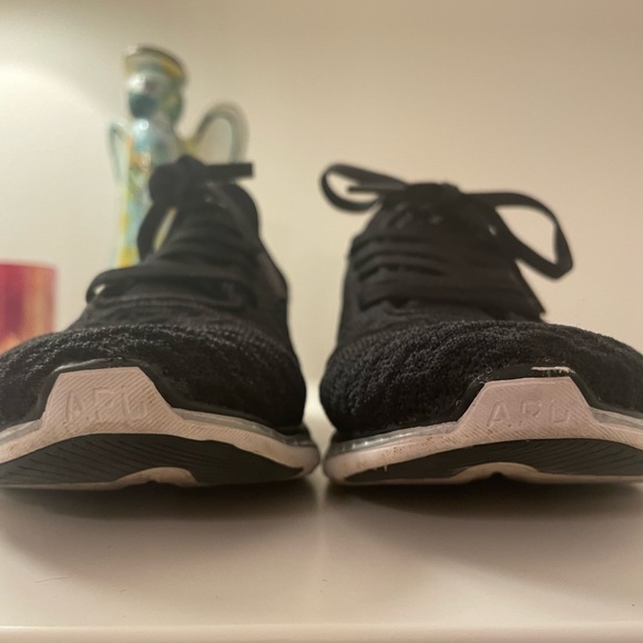 APL running shoes - Picture 3 of 7